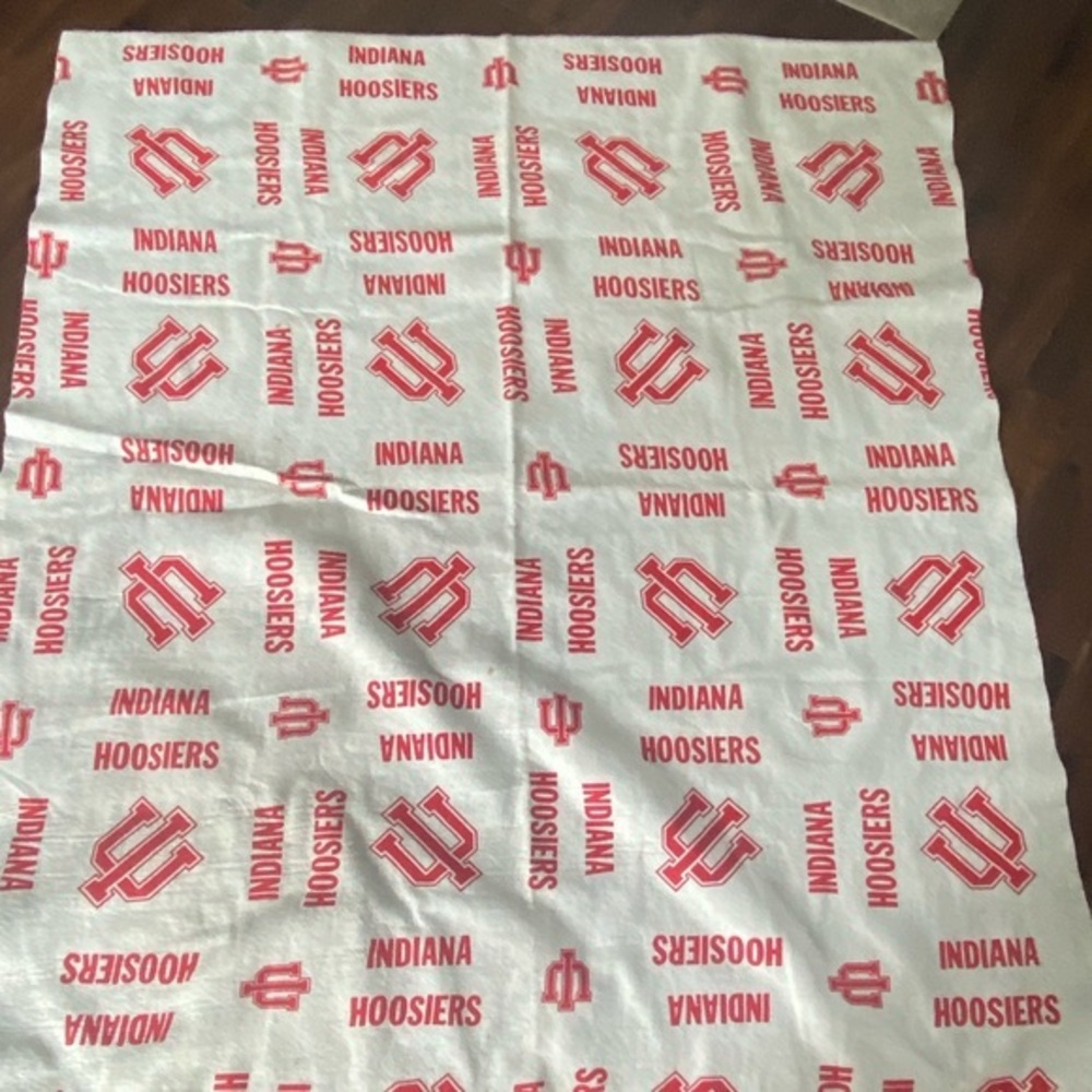Indiana Hoosiers Red & White Throw Blanket